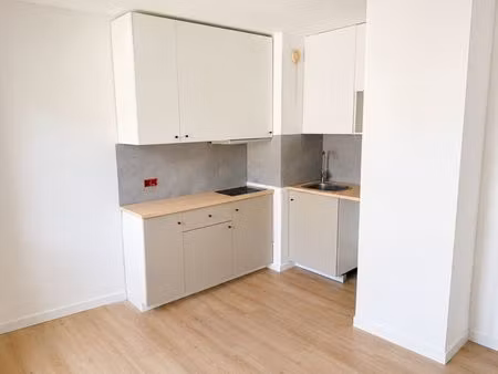 t2 rénové de 34 m² avec parking et cave