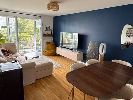 t3 meublé 65 m² – vue loire – balcon – parking – île de nantes – 1 100 cc