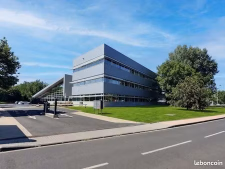 bureaux climatisés et sécurisés + pkg - divisibles à partir de 150 m² - très bon état - la