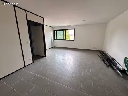 bureaux 67 m² bassens