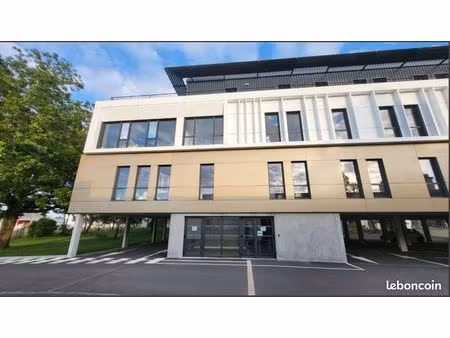 à louer – plateau de bureaux de 376 m² (divisible)