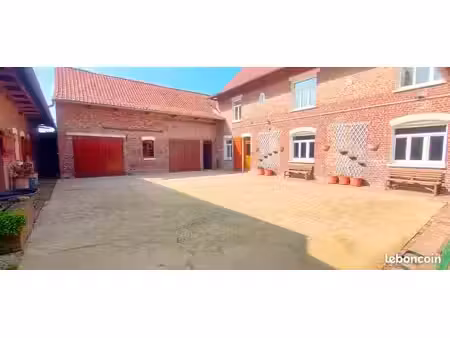 ferme avec hangar  dépendances