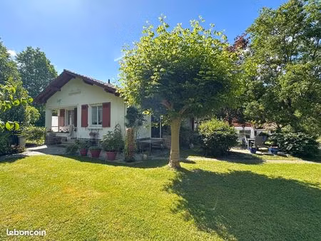 itxassou maison familiale 182m2 4 chambres avec jardin proche écoles gare