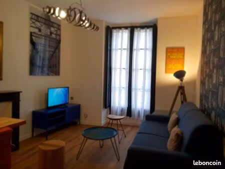 t2 meublé cœur de nantes 1er étage