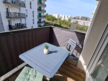 ? studio meublé 25 m² avec balcon – résidence récente – tram (ligne 1) à 3 min à pied