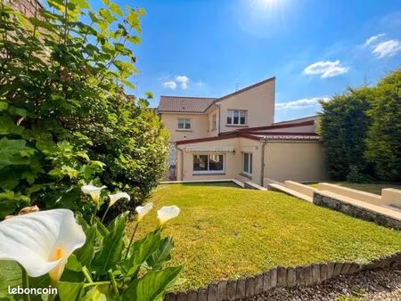 maison 9 pièces 150 m²