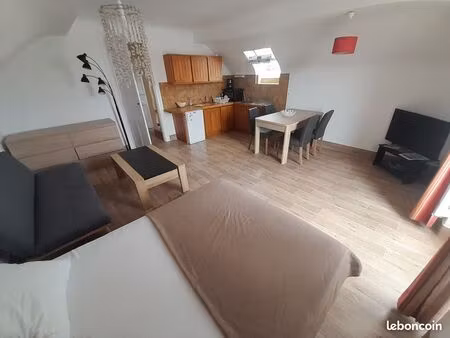 studio 33 m2 exposé plein sud vue dégagée  300 m plage pour étudiant