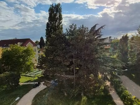 appartement lumineux dans résidence calme à proximité du centre de chalon