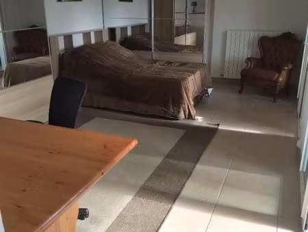 appartement 1 pièce 84 m²