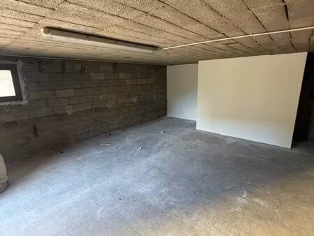location dépôt et parking