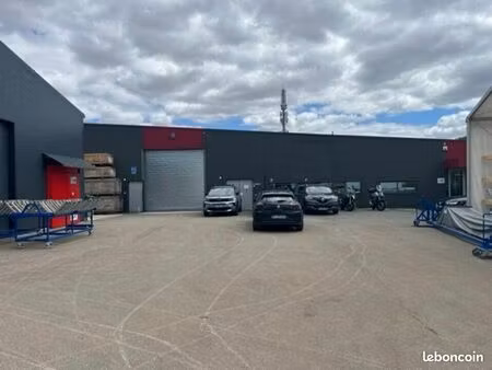 local d'activité 935 m²