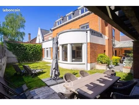 maison 10 pièces 330 m²
