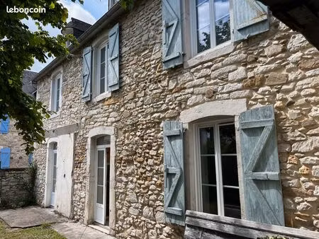 direct propriétaire : grande maison béarnaise intégralement rénovée à louer au coeur de ga