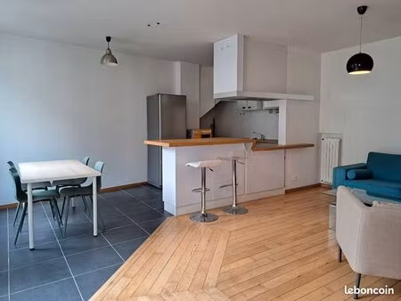 loue t2 meublé de 52 m2 - 685/mois cc