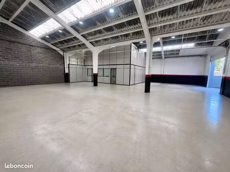 entrepôt 462 m² + bureau d'accueil climatisé + salle de réunion + parking