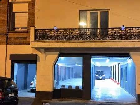 local commercial ou stock entièrement rénové à neuf