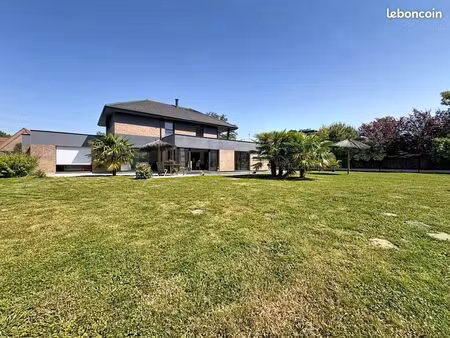 maison 6 pièces 210 m²