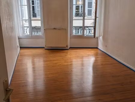 t3 1er etage  lumineux hyper centre de pau