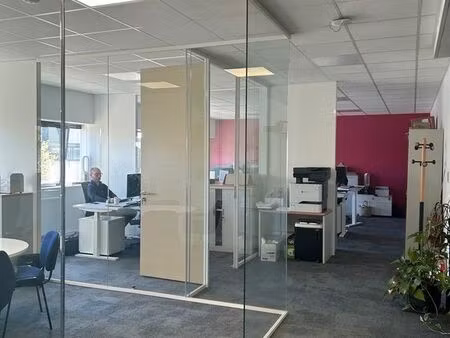 a louer﻿ bureaux haut de gamme (193m2) avec 7 places de parking- la chapelle d’armentières
