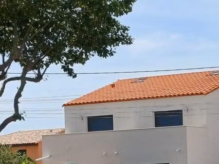 t2 duplex neuf 2023 clim  jardin  600m plage
