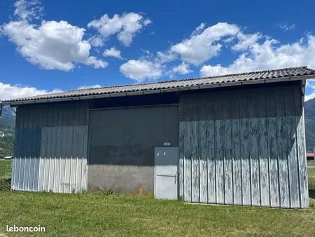 loue hangar