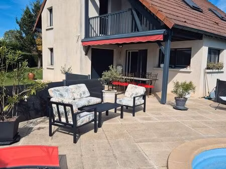 maison avec piscine de 143 m2 proche centre ville