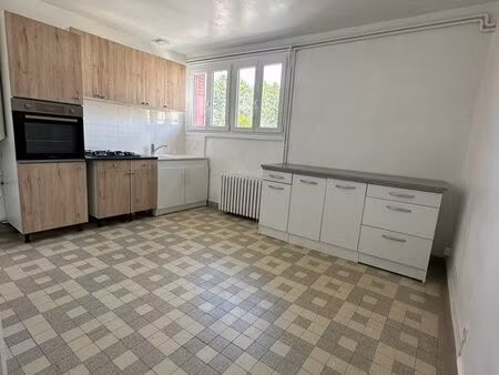 appartement 91m2  trois chambres  proche commerces