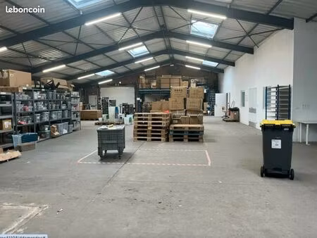 entrepôt + bureaux a vendre