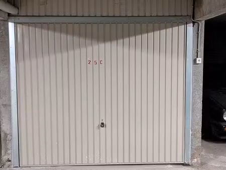 garage fermé aux chavants