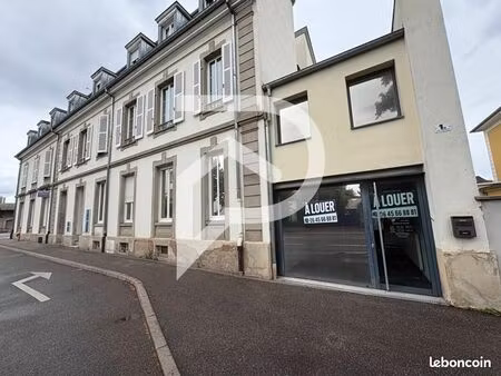 local commercial 61 m²