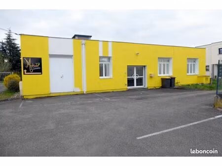 loue local professionnel 123 m2 de plein pied