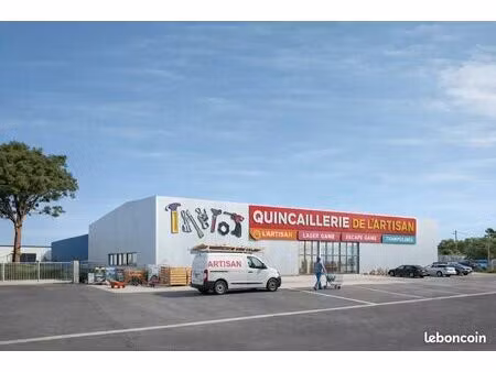 local 1900 m² merignac