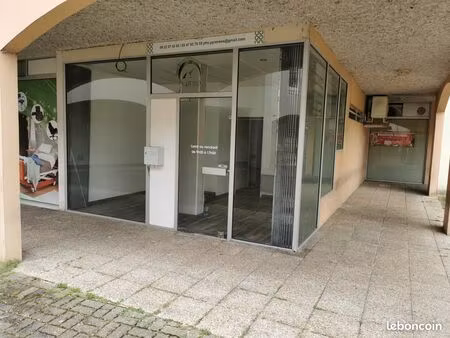 loue local commercial ou bureau de 32 m²