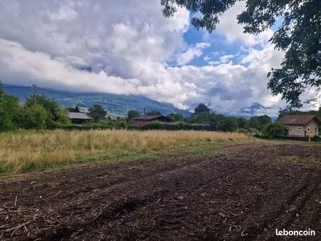 terrain bonneville 710 m²
