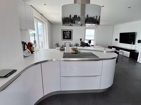 superbe attique 3 pièces de 81 m² avec terrasse panoramique de 42 m²
