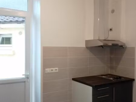 à vendre – charmant appartement 2 pièces de 23 m² avec cour privative et garage
