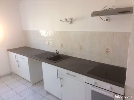 lumineux f4 refait a neuf  cuisine équipée