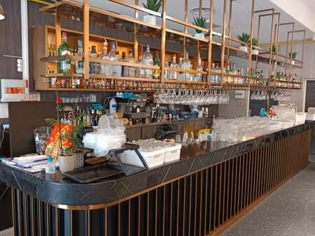 local restaurant 450 m²