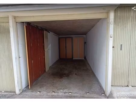 grand box fermé 14m² - versailles porchefontaine