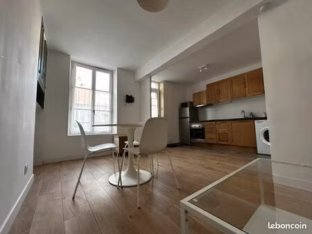 petite maison de ville avec terrasse et jardin