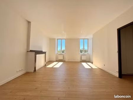 t4 duplex climatisé très bon état