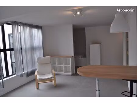 mini-loft meublé  toutes charges comprises...