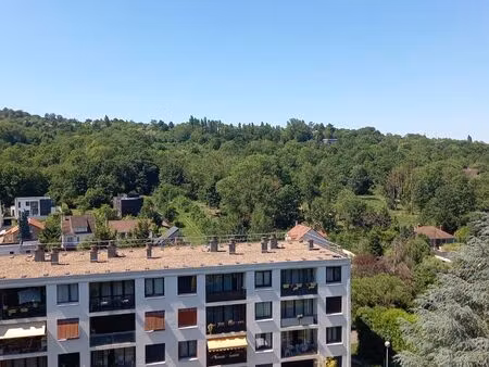 appartement 5 pièces 77 m²