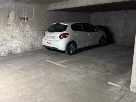 place de parking proche mairie