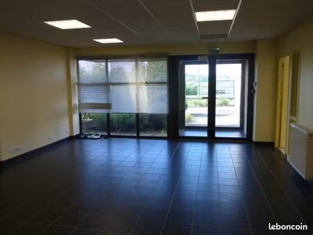 local 467 m² arconnay