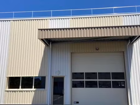 local artisanal neuf 200m² — élec solaire à prix préférentiel — site clos — rocade sortie 