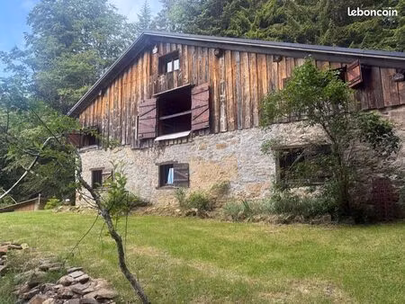 ferme d’alpage avec forêt privée