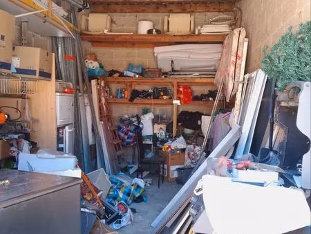 parcelle et grand garage dans caravaning