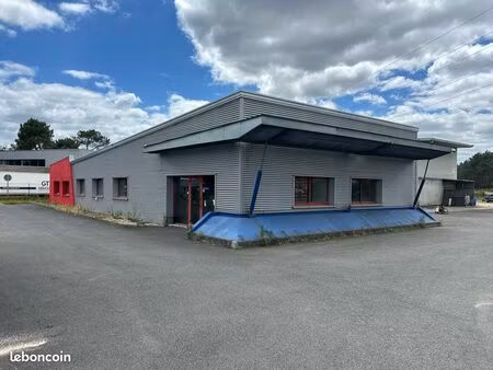 bâtiment industriel de 800 m² sur terrain de 12 000 m²