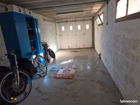 box 23 m2 au mée a proximité - quartier hôtel de ville de melun côté seinene